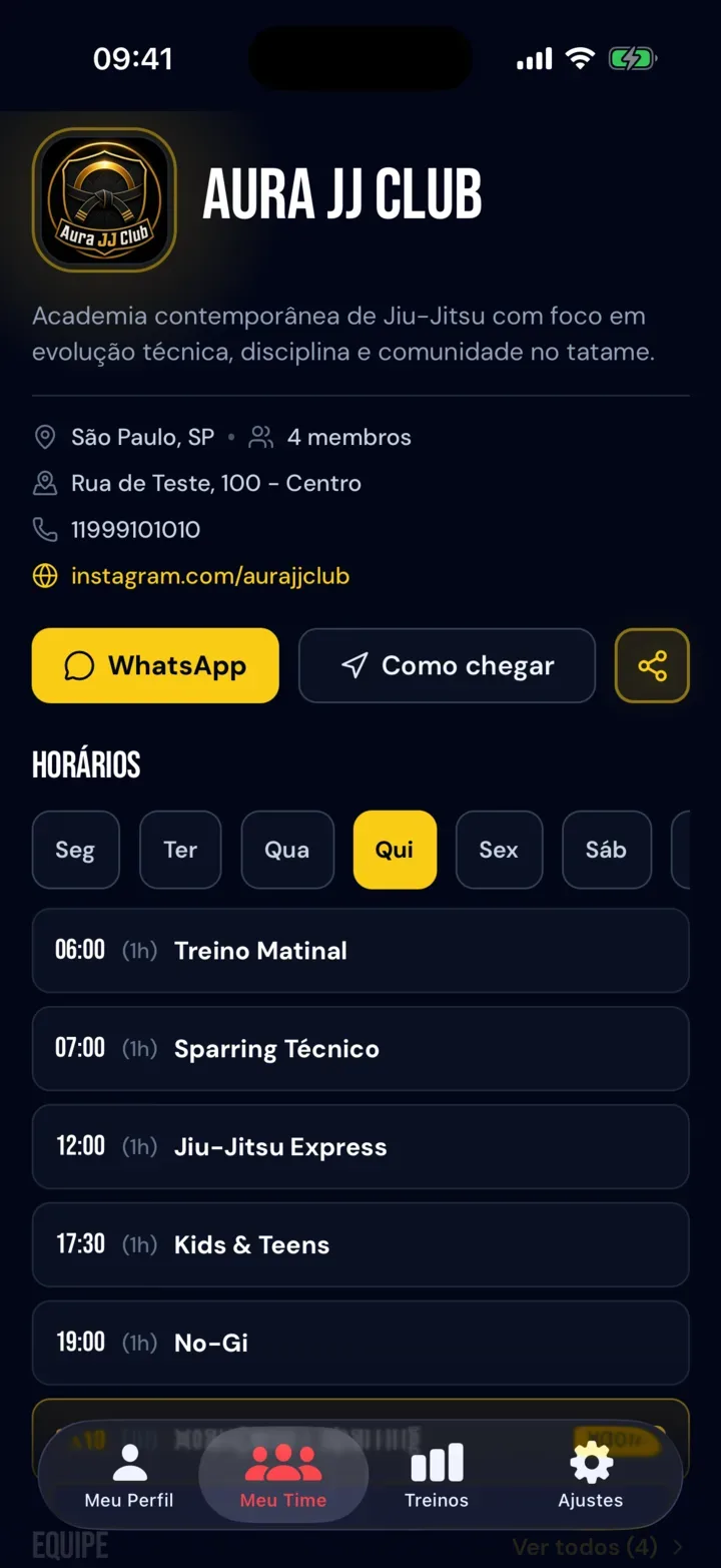 Página da academia no app BlackBelts: horários das aulas por dia e a equipe.