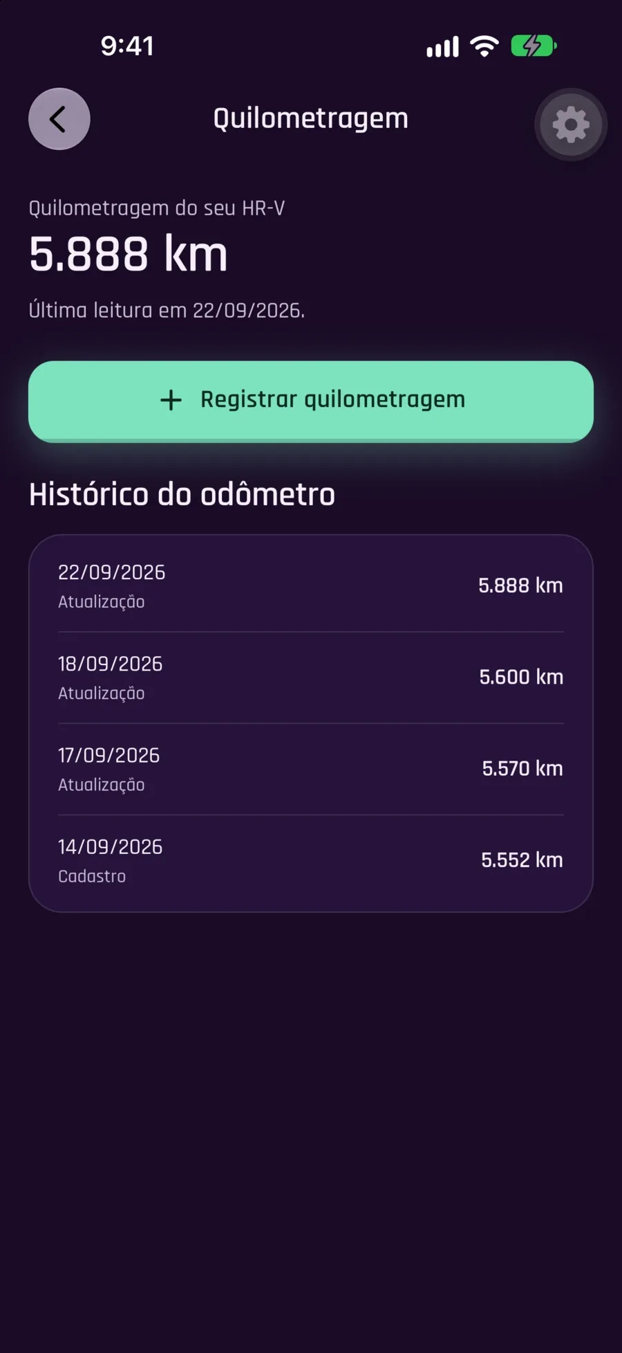 Quilometragem no app: 5.888 km e o histórico das leituras do odômetro.